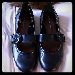 Bandolino Leather Mary Janes w Patent Leather NWOT
